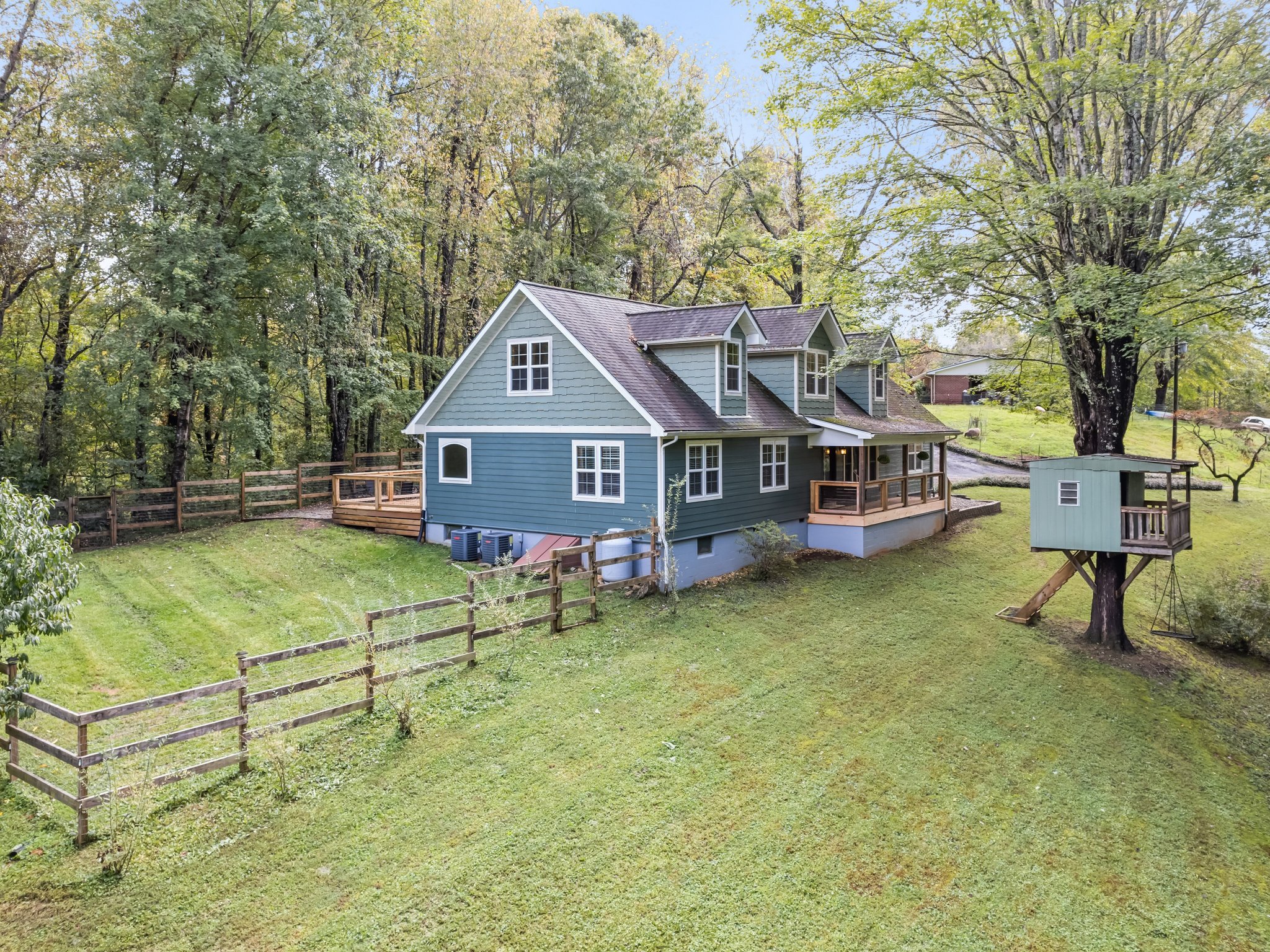 Sylva House: 364 Lee St