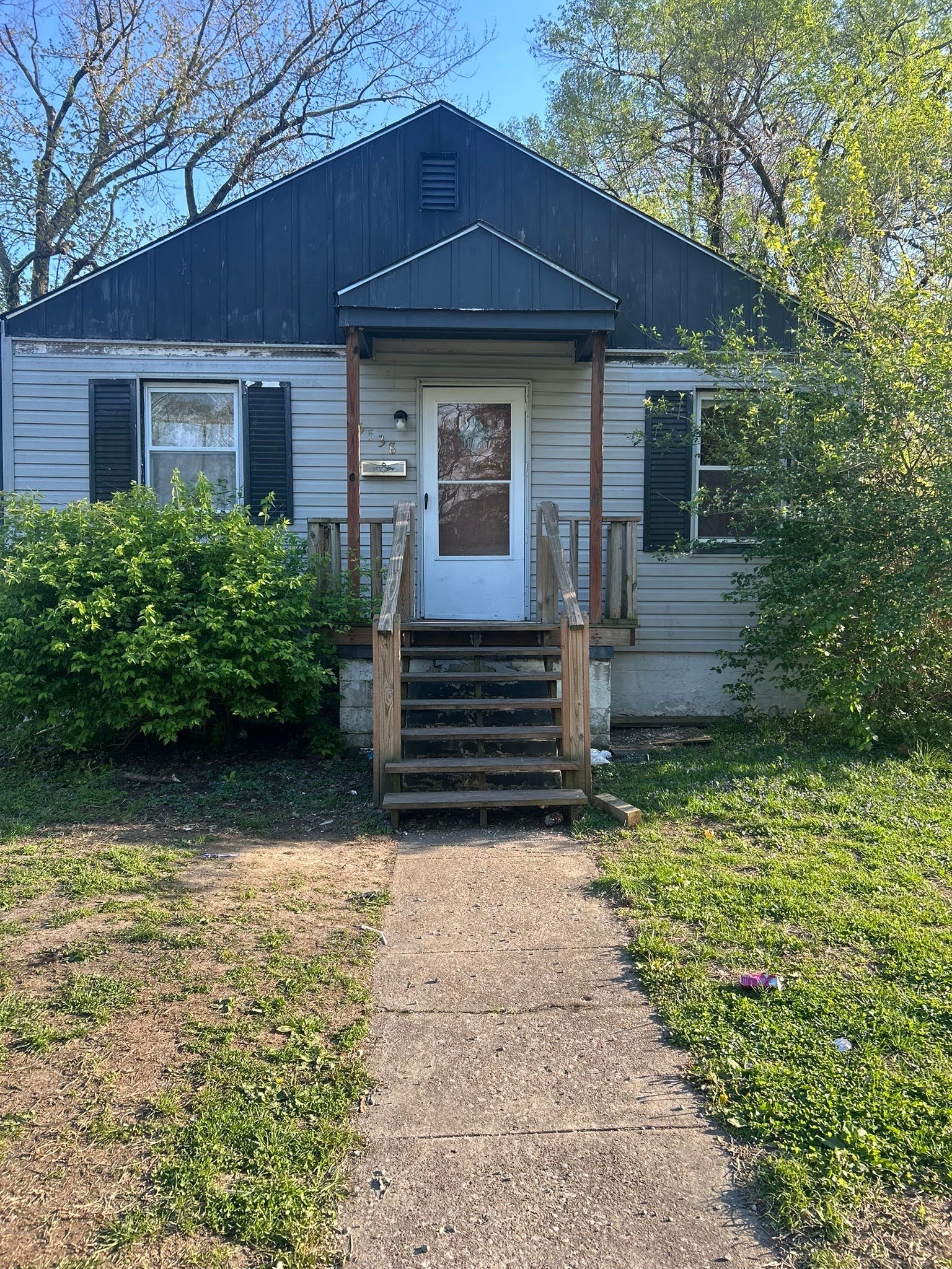 East St. Louis House: 5538 Avon Pl,
