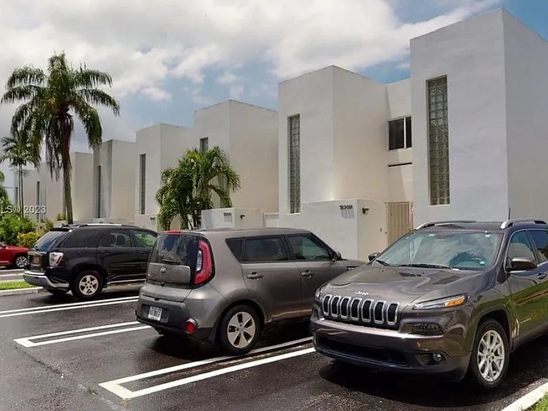 West Palm Beach Townhome: 5130 Elmhurst Rd