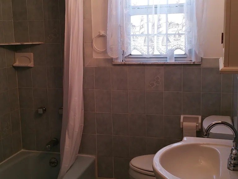 Clifton Apartment: 49 Arlington Ave
