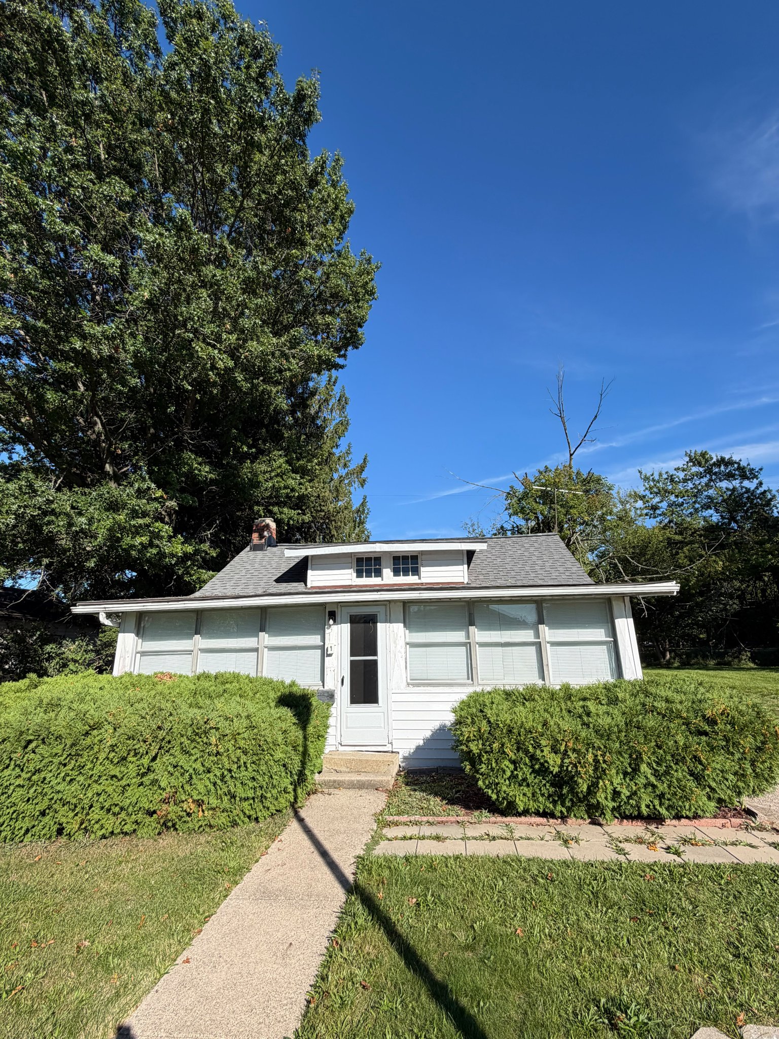 EUCLID House: 251 E 238