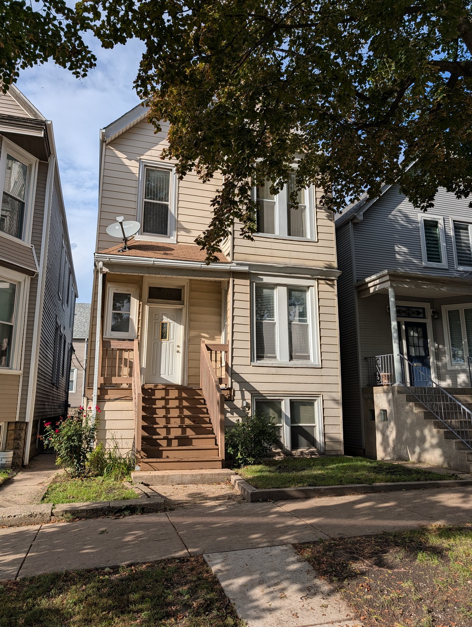 Chicago Multiplex: 1752 W School St Unit 1