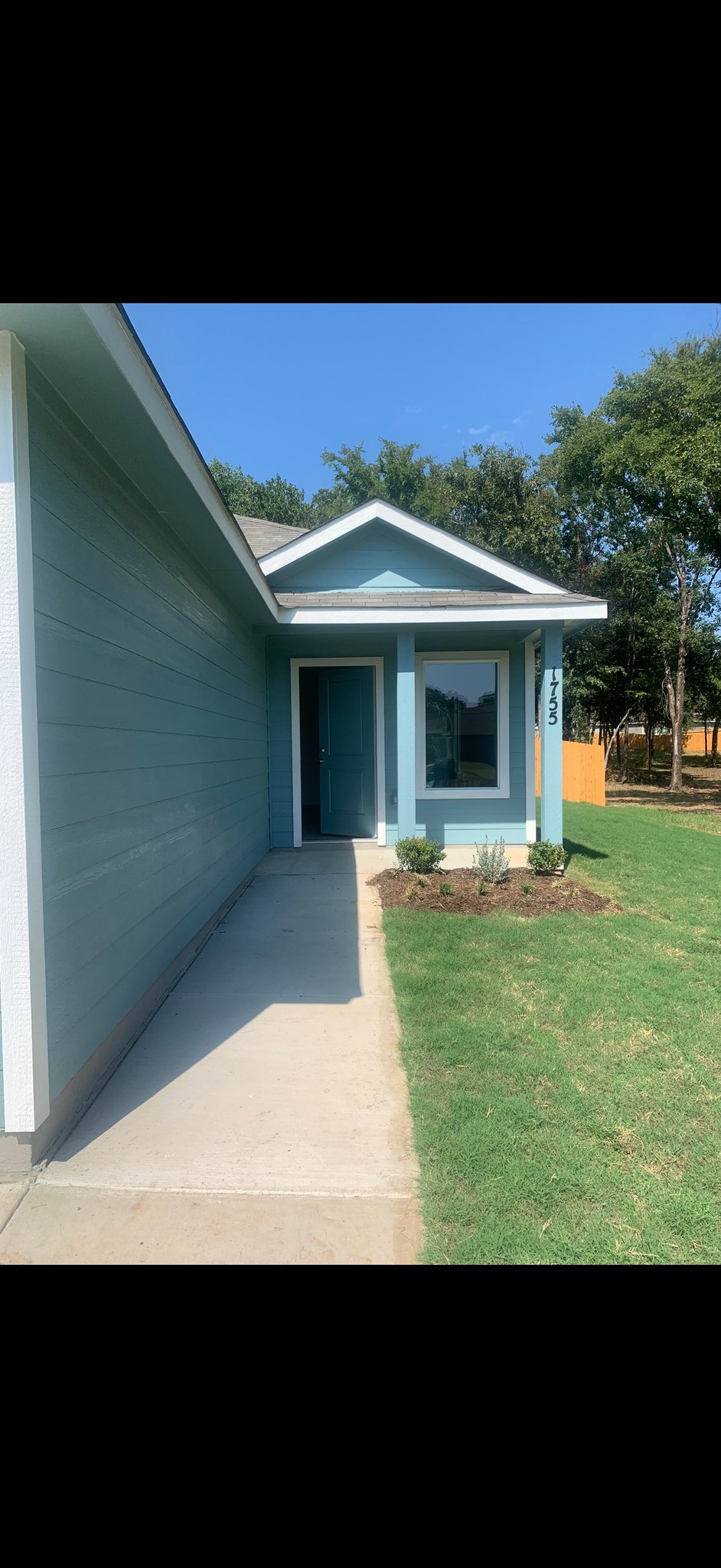 Dallas House: 1755 Route Lane