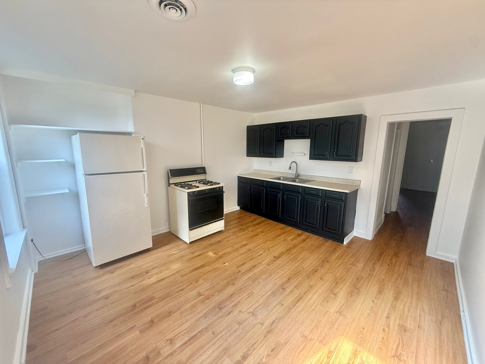 Watervliet Apartment: 1 Russell Pl