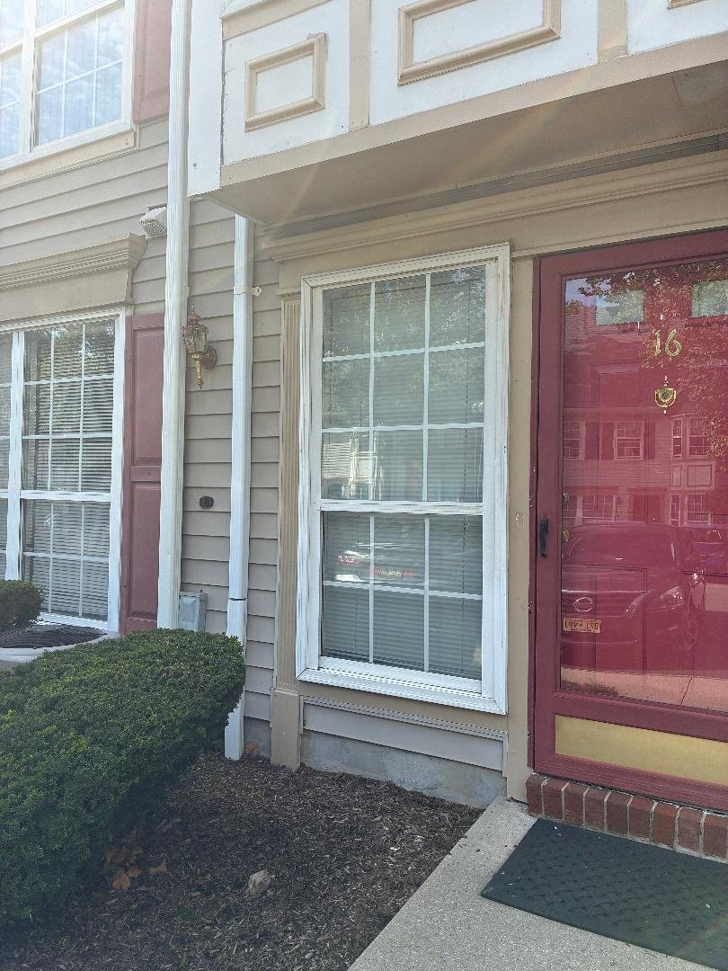 Newark Townhome: 16 Boston Ct