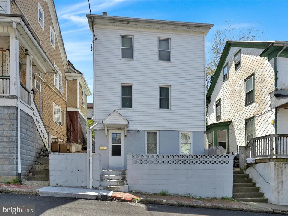 Shamokin Townhome: 920 E Chestnut St