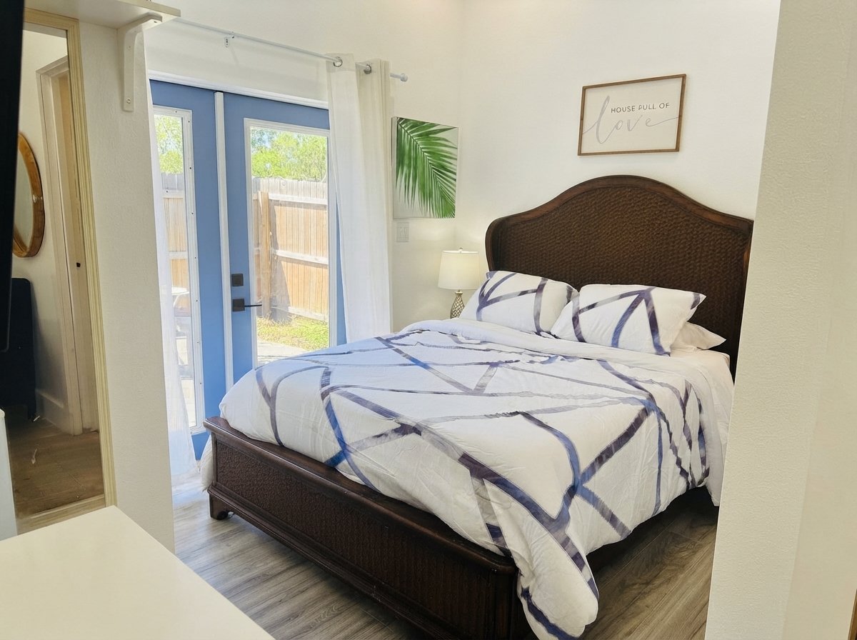 Tampa House: 4211 S Drexel Ave