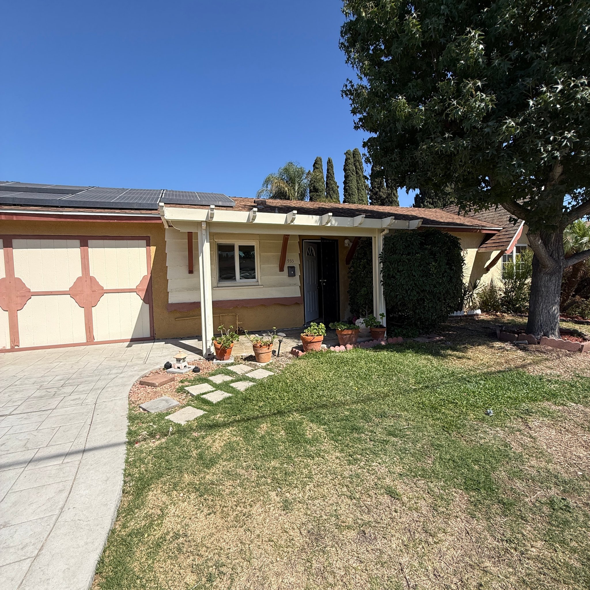 Spring Valley House: 933 Parkbrook Street