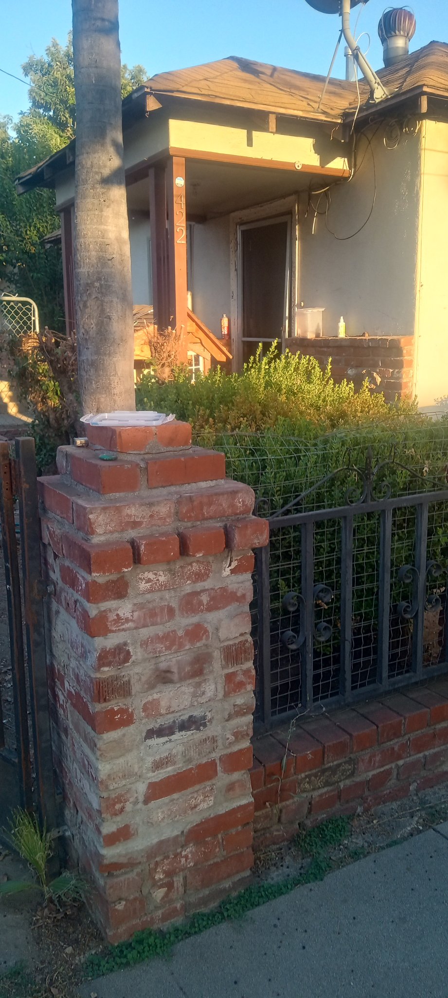 Monrovia House: 422 1/2 S Alta Vista Ave