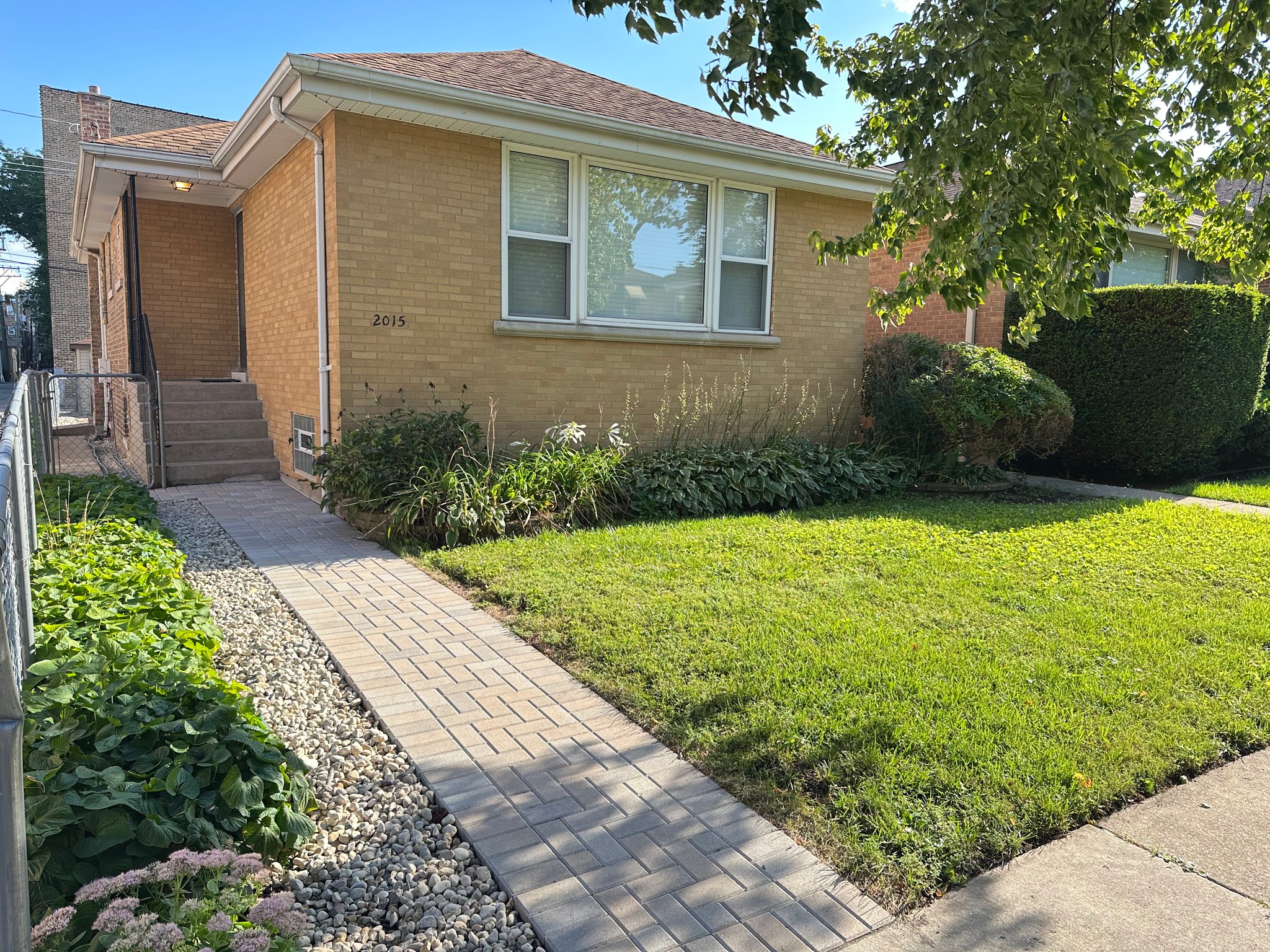 Chicago House: 2015 W Summerdale Ave