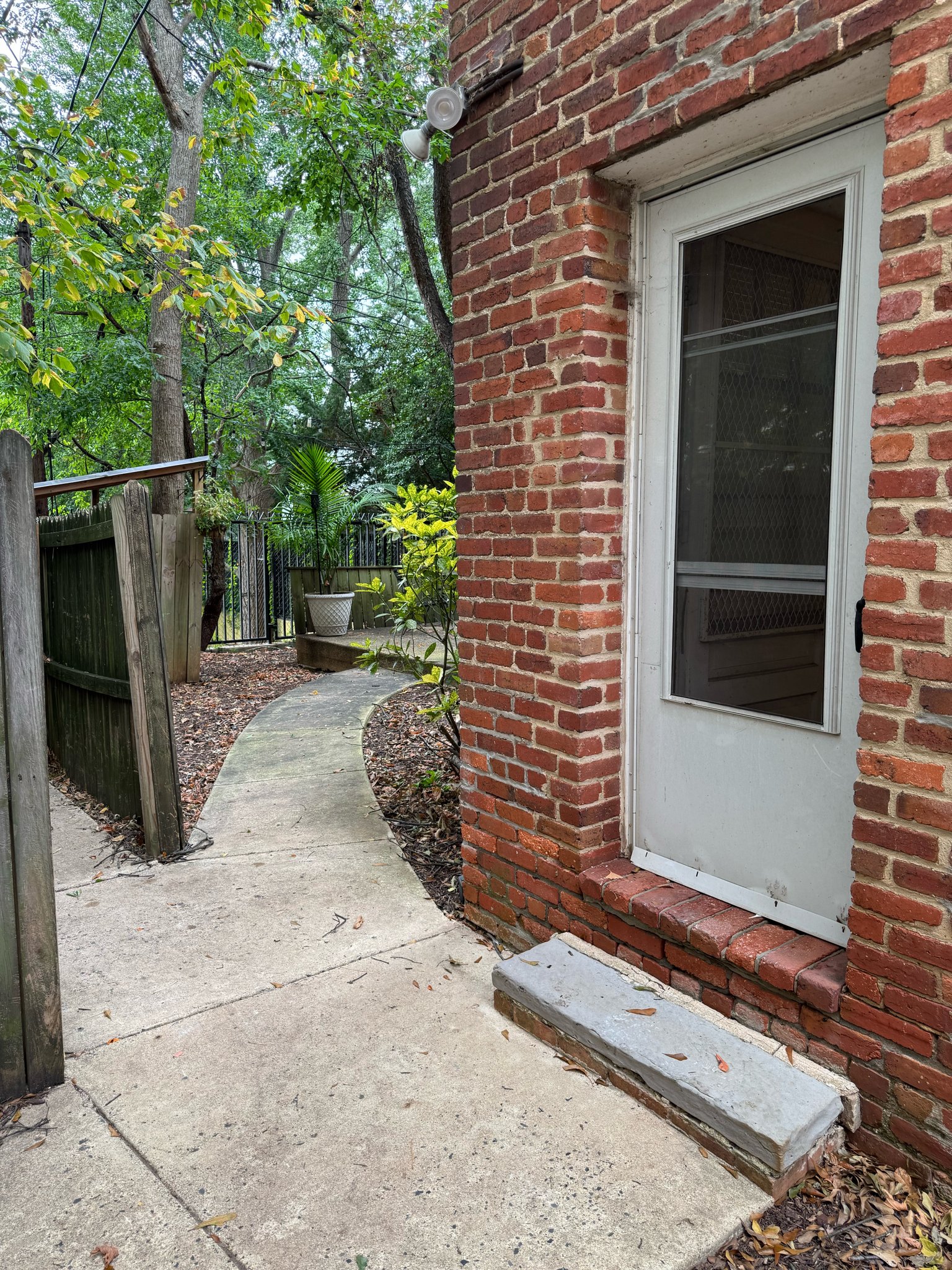 Washington Condo: 2716 Wisconsin Ave NW