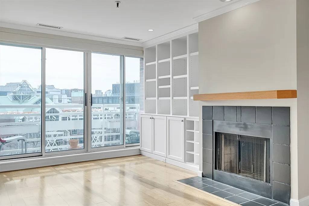 Cambridge Condo: 4 Canal Park