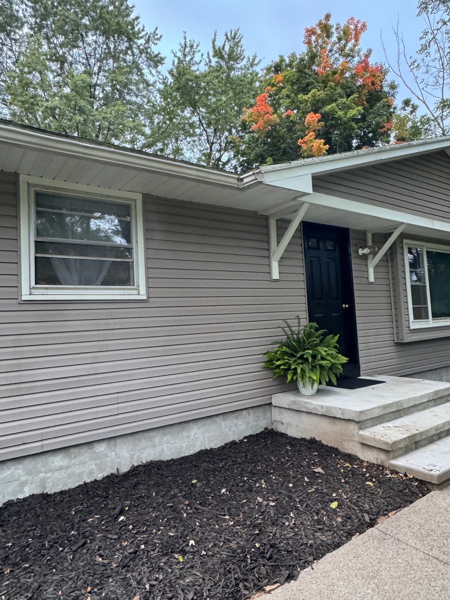 Holley House: 3950 Hulberton Rd
