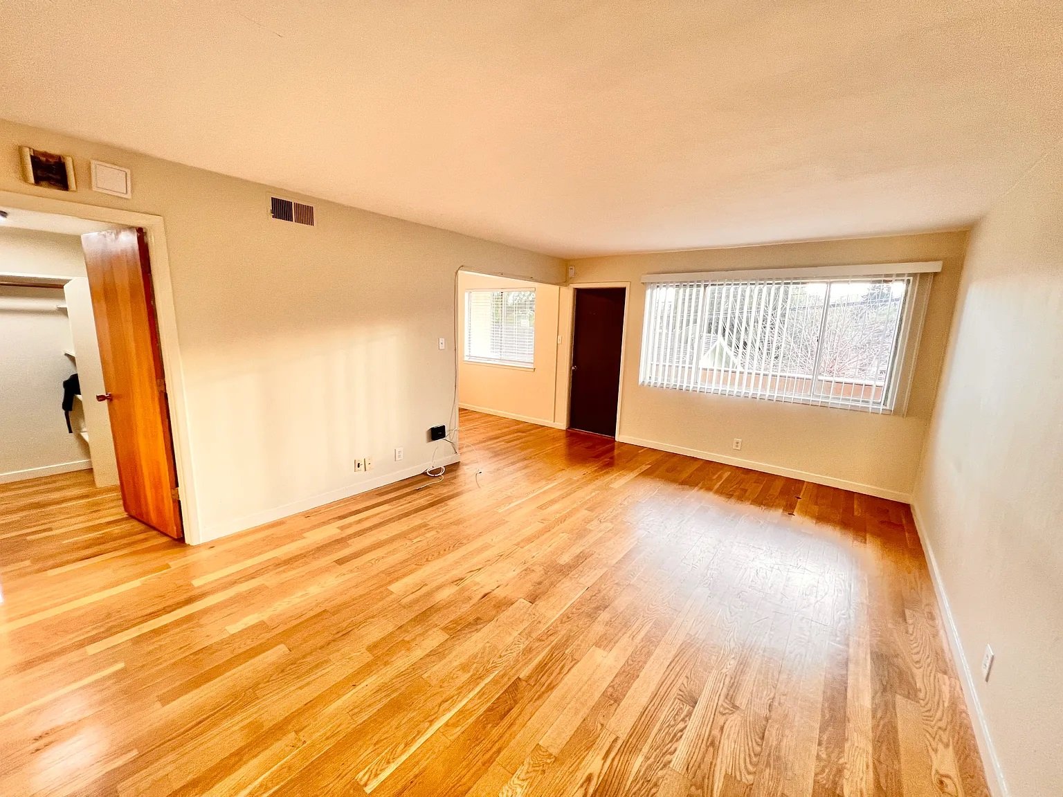 Redwood City Apartment: 152 Jackson Ave APT 102