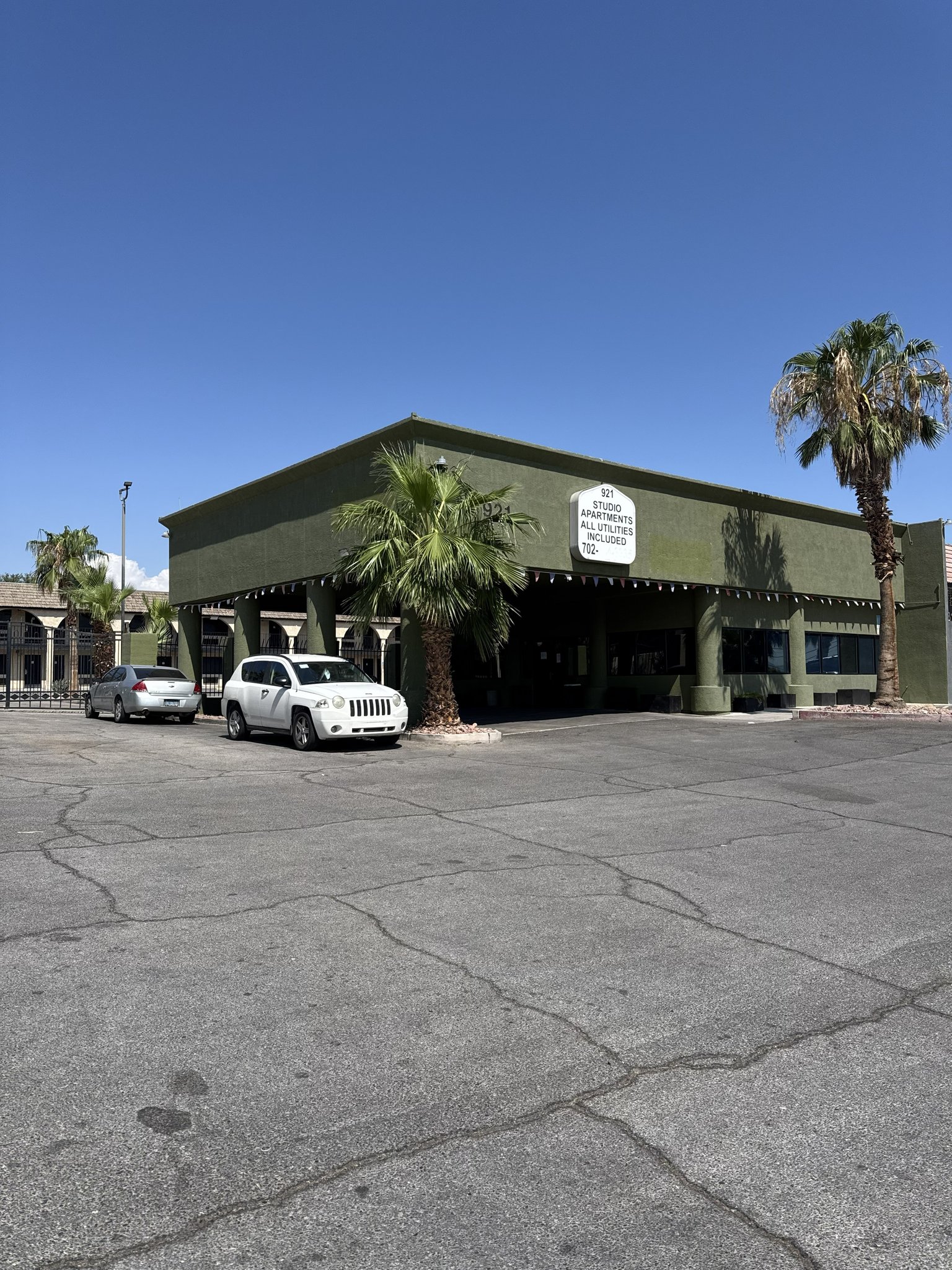 Las Vegas Apartment: 921 Las Vegas Blvd N