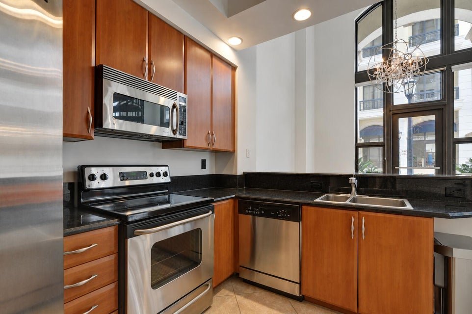 West Palm Beach Condo: 801 S Olive Avenue 118