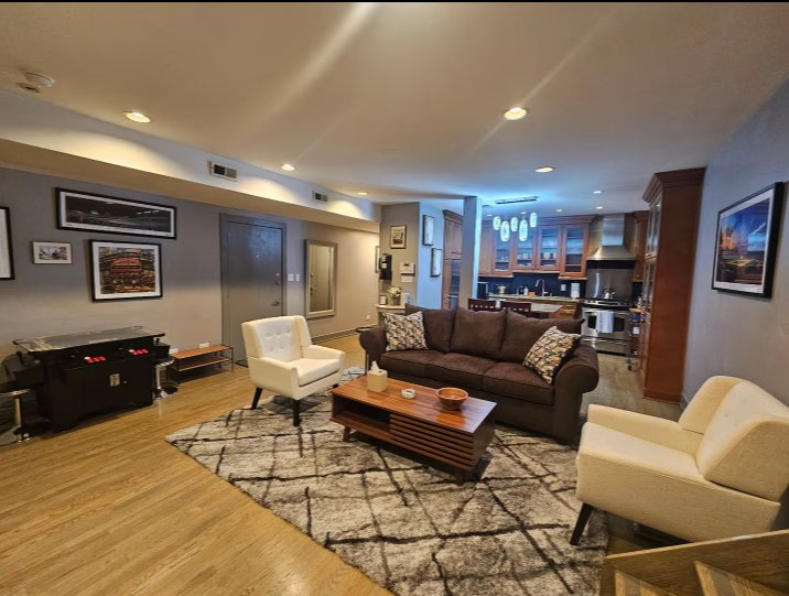 Chicago Condo: 1050 W. Dakin St.