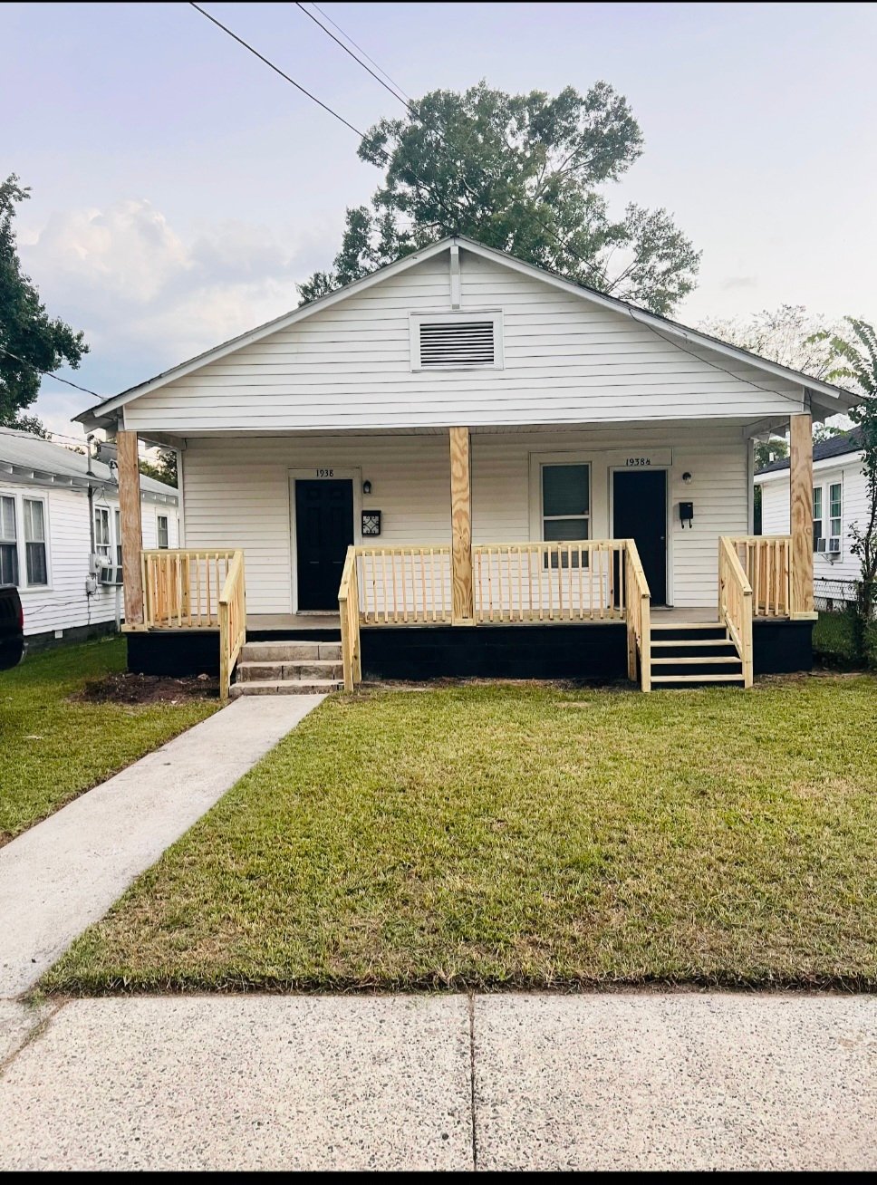 Augusta Apartment: 1938 Starnes St