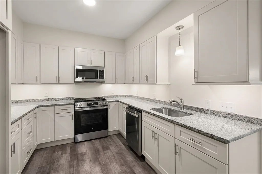 Revere Condo: 10 Franklin Ave APT 406