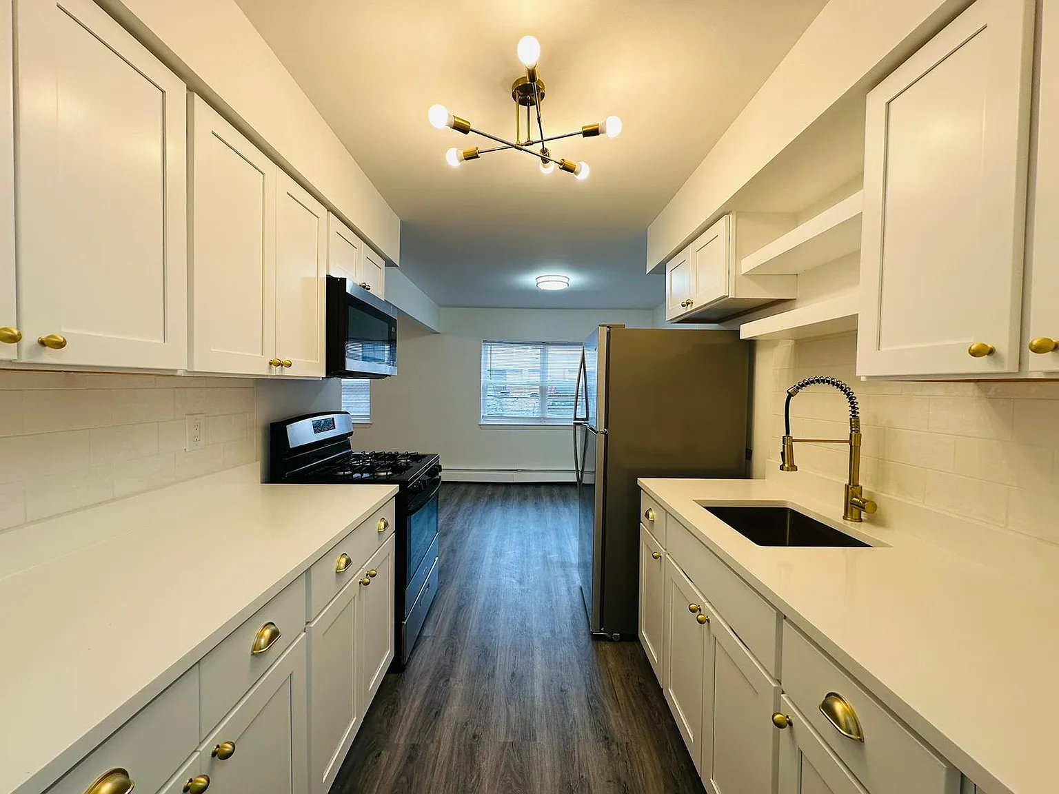 Belleville Apartment: 560 Washington Ave