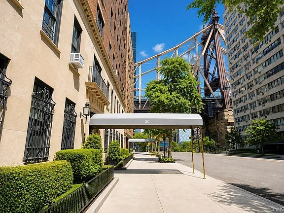 New York Manhattan Apartment: 30 Sutton Place #12E,