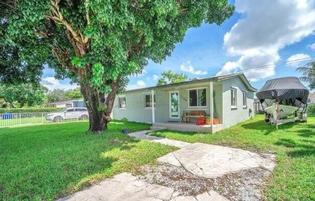 Hollywood House: 7548 Farragut Street