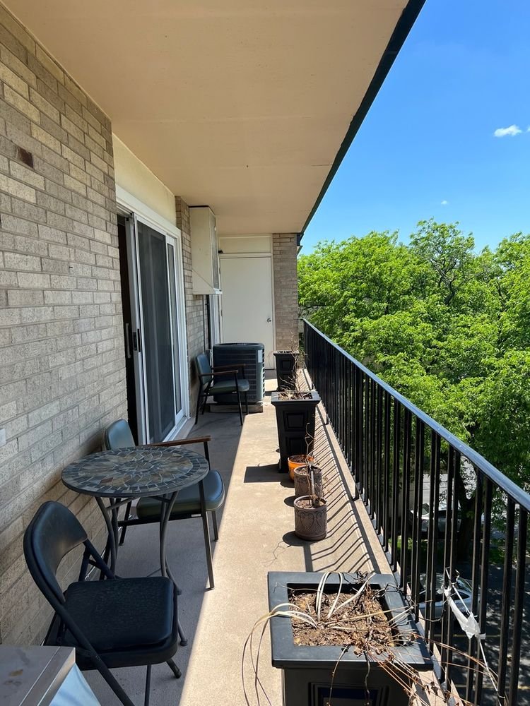 Evanston Condo: 828 Oakton St
