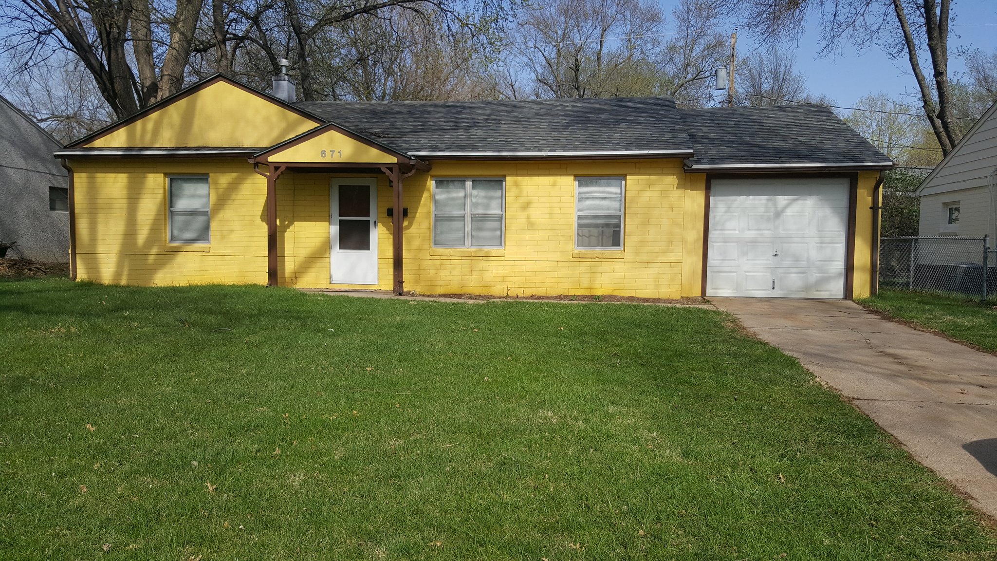 Omaha House: 671 S 69th Street