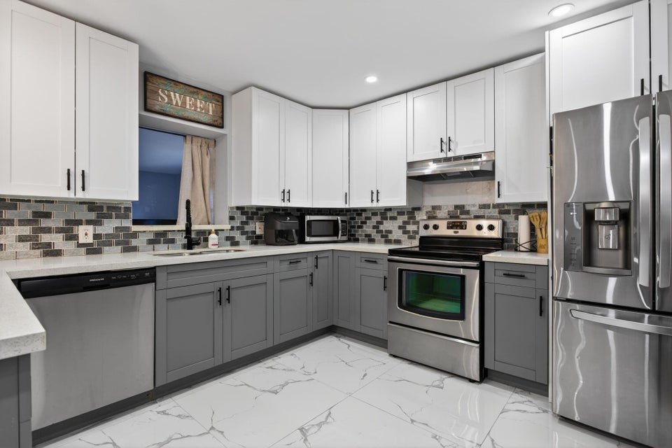 Fort Lauderdale House: 3330 NW 69TH Street