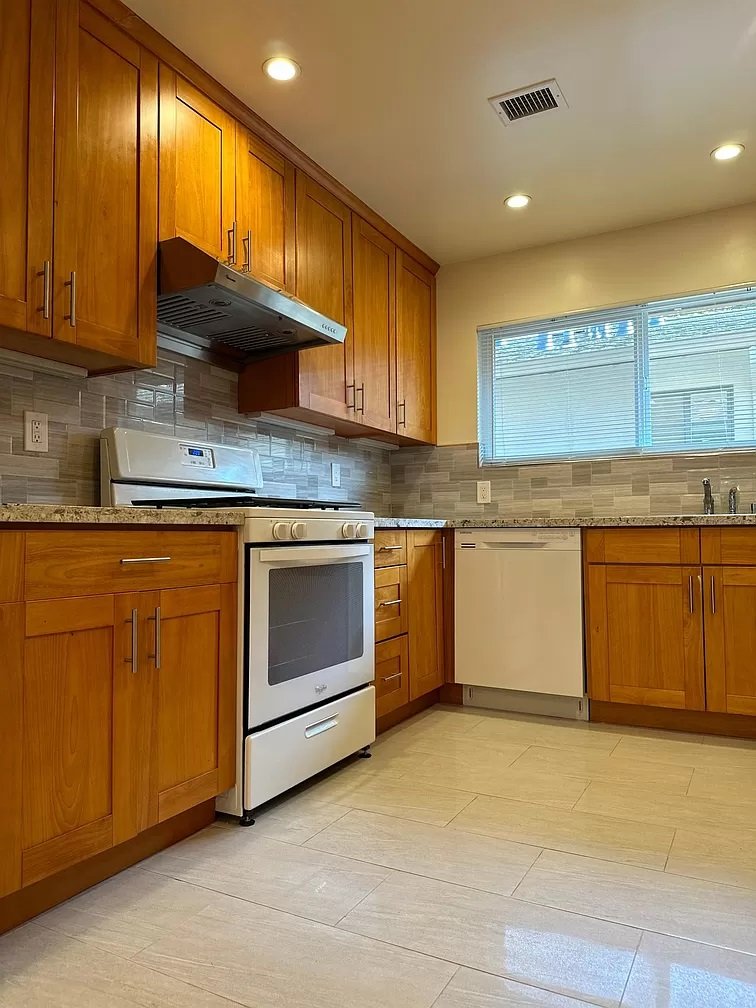 Menlo Park Condo: 214 Waverley St APT 5