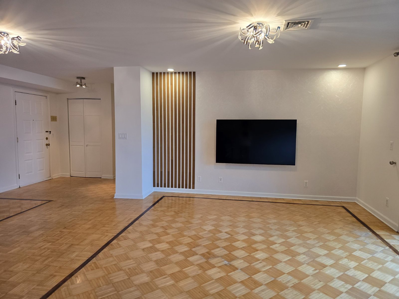 Cliffside Park Apartment: 633 Palisade Ave