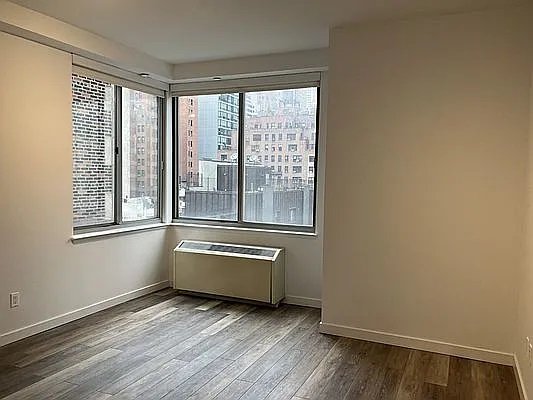 New York Condo: 556 3rd Ave