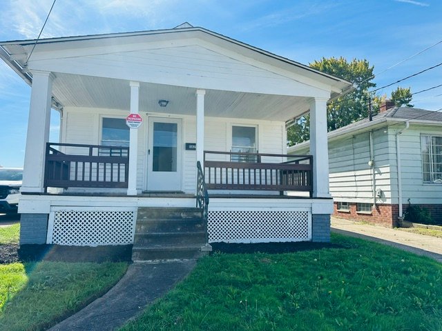 Cleveland House: 13825 Thornhope Ave