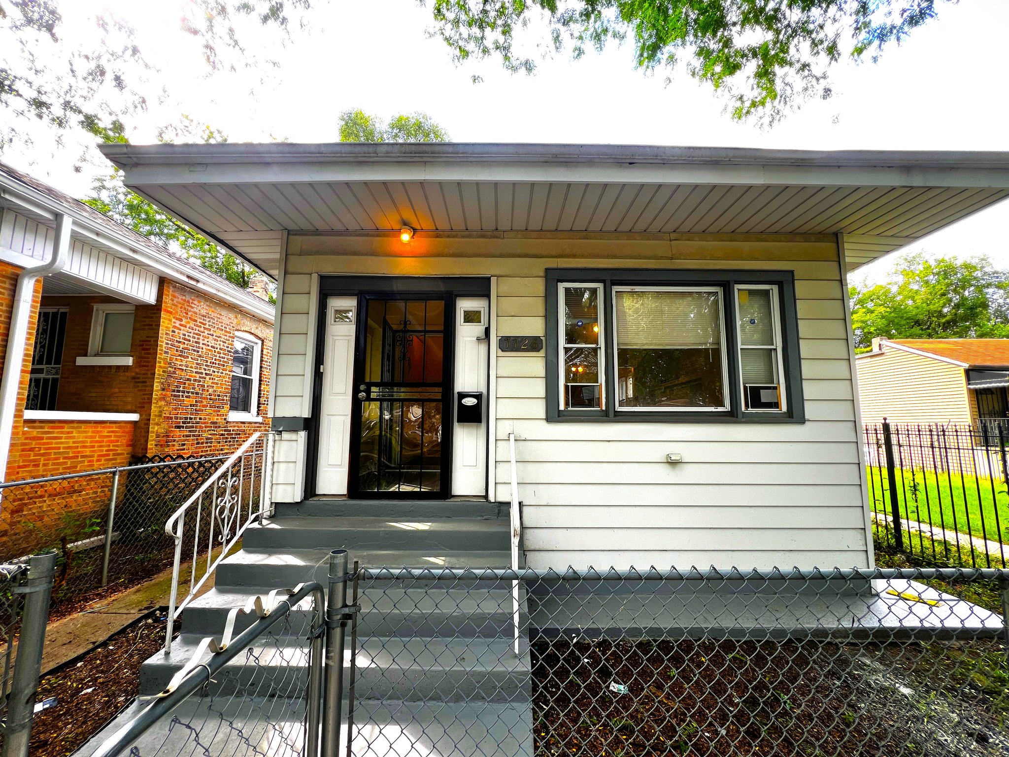 Chicago House: 7726 S Champlain Ave
