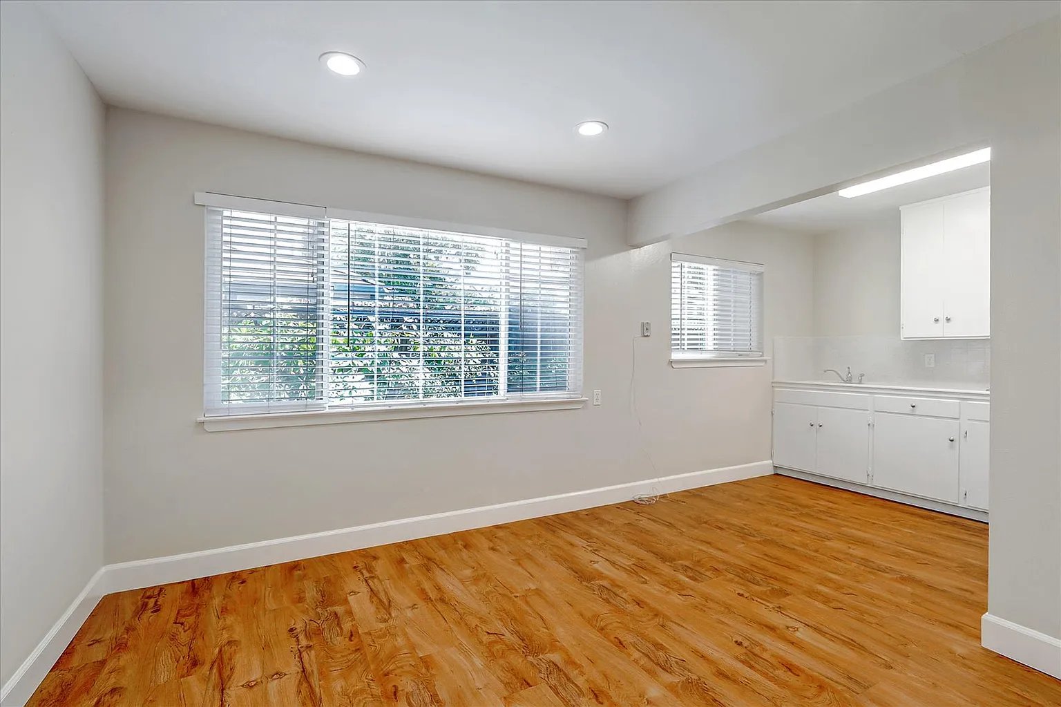 Santa Clara Condo: 833 Maryann Dr