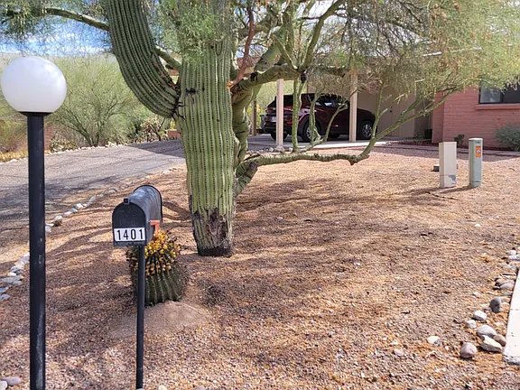 Tucson House: 1401 S Moonlight Dr