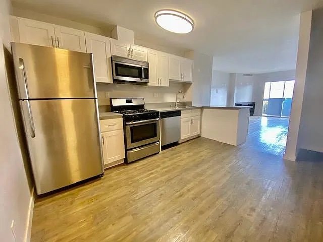 Santa Monica Condo: 938 4th St