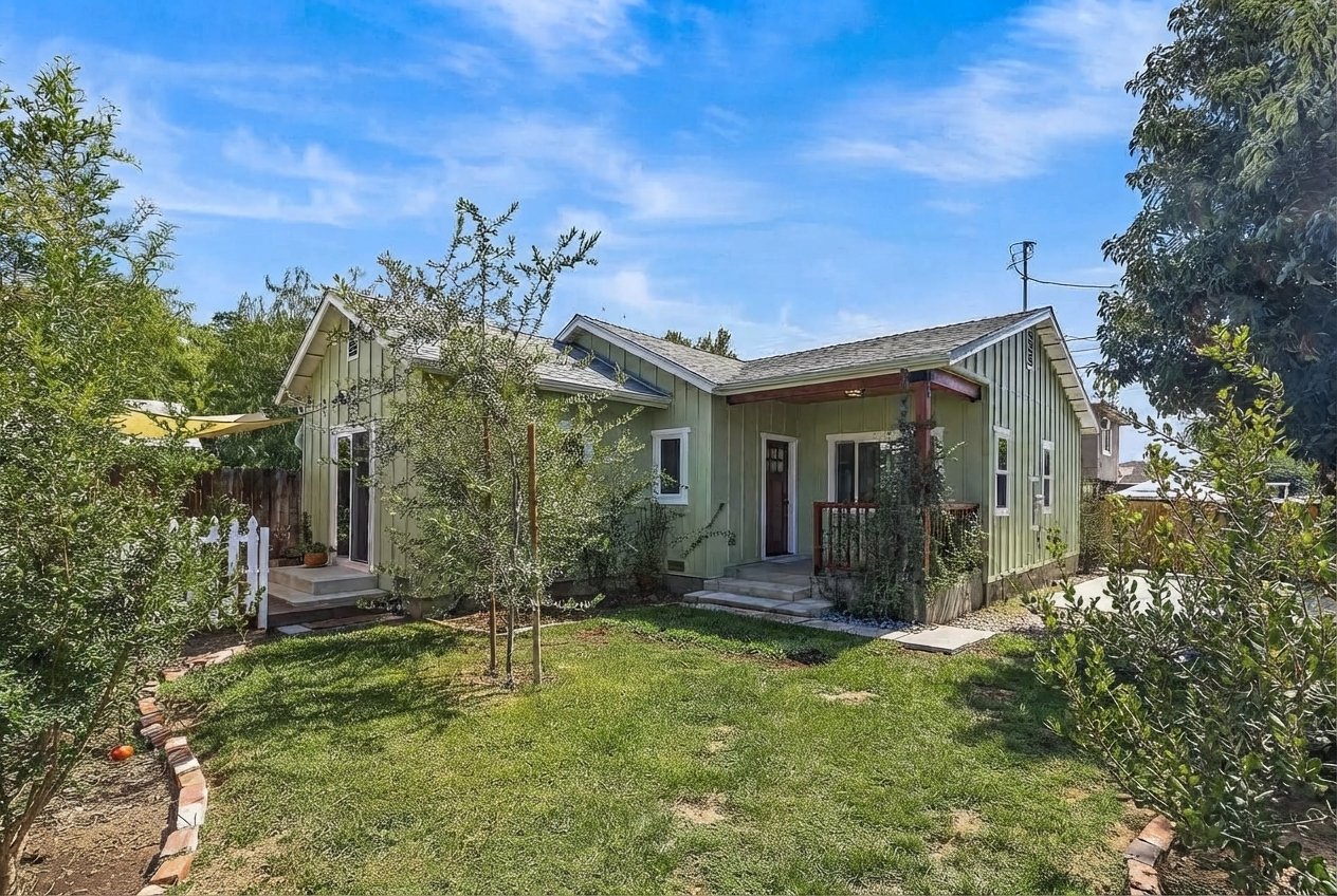 Monrovia House: 324 W Lime Ave