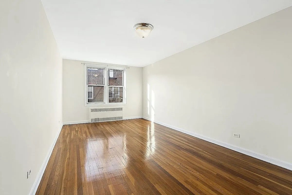 Bronx Condo: 2104 Holland Ave