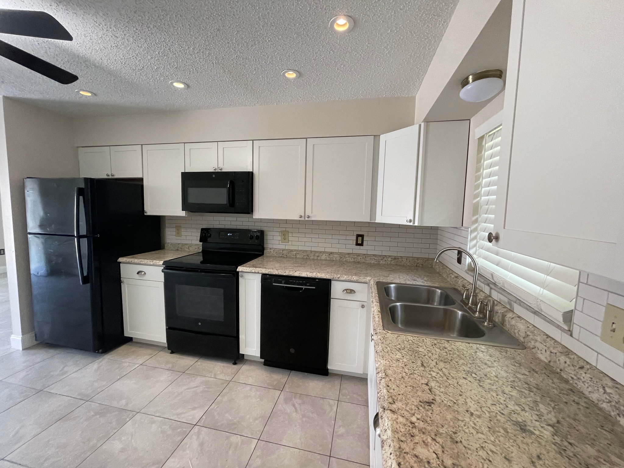 Bradenton Multiplex: 4713 34 st w