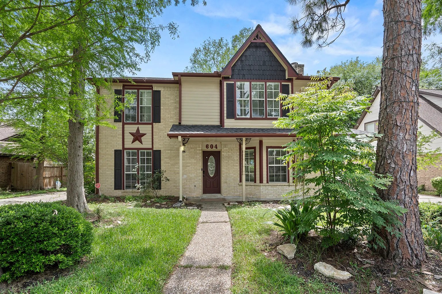 Houston House: 604 lochnell dr