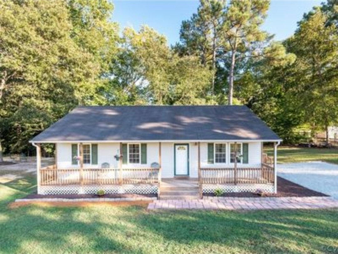 Walkerton House: 448 Mill Run Ave