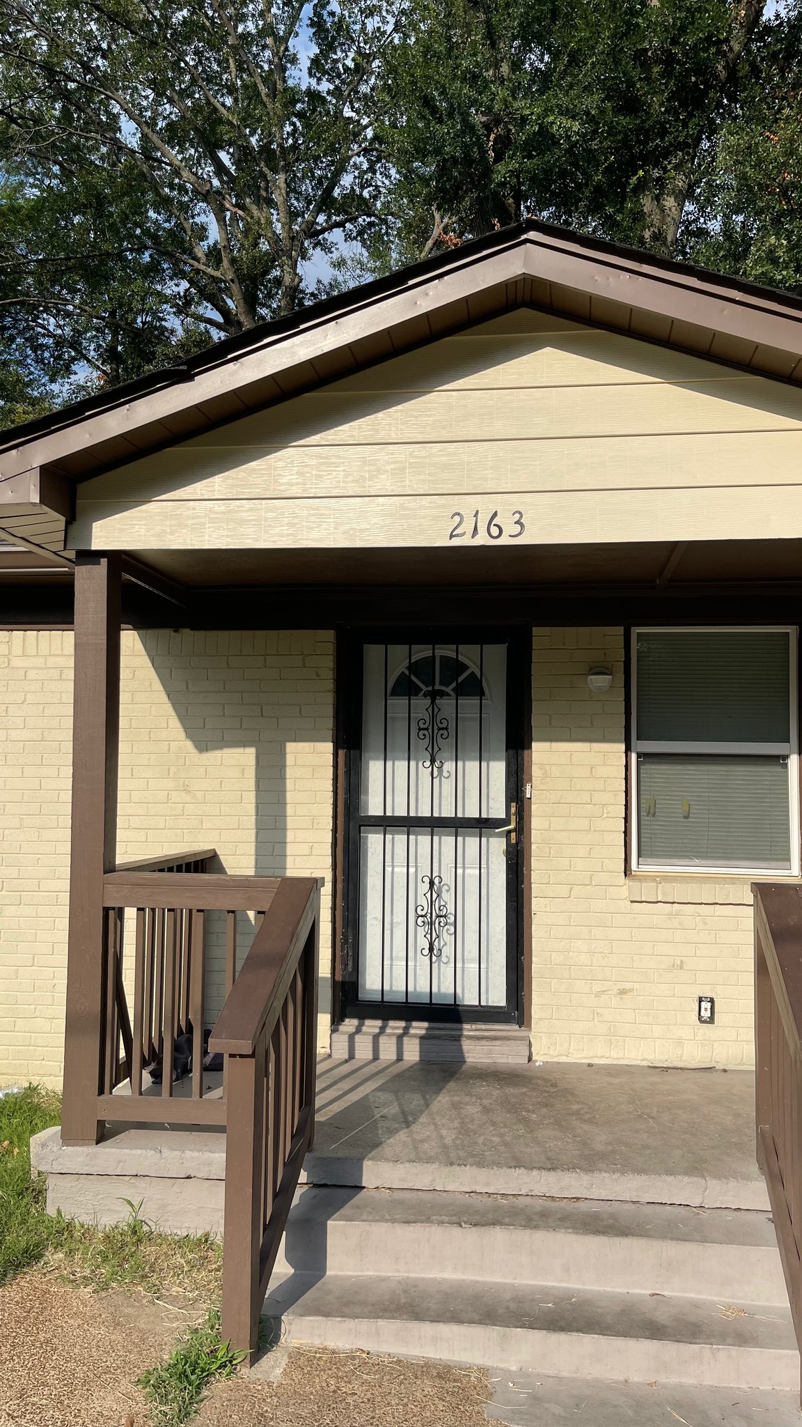 Memphis House: 2163 Kansas St