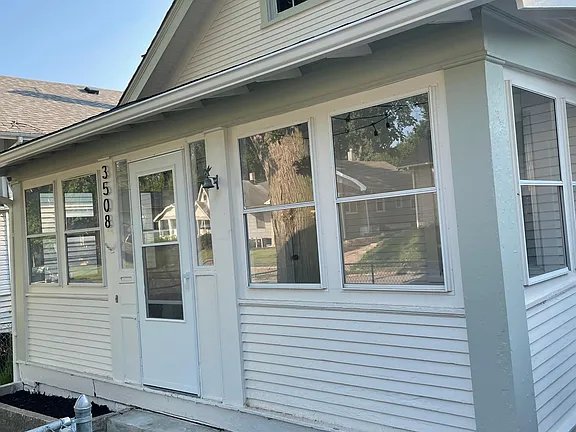 Omaha House: 3508 N 59th St