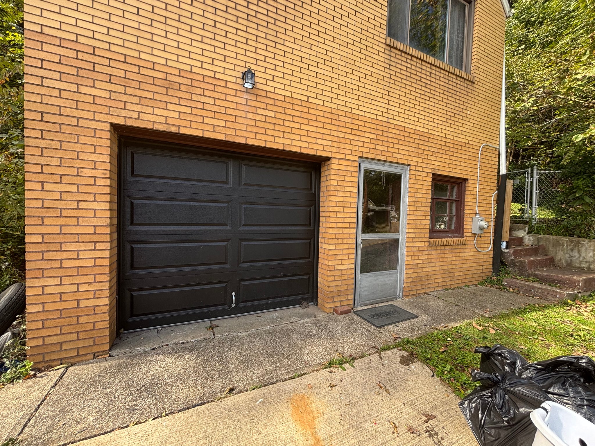 Carnegie House: 998 Chartiers Ave