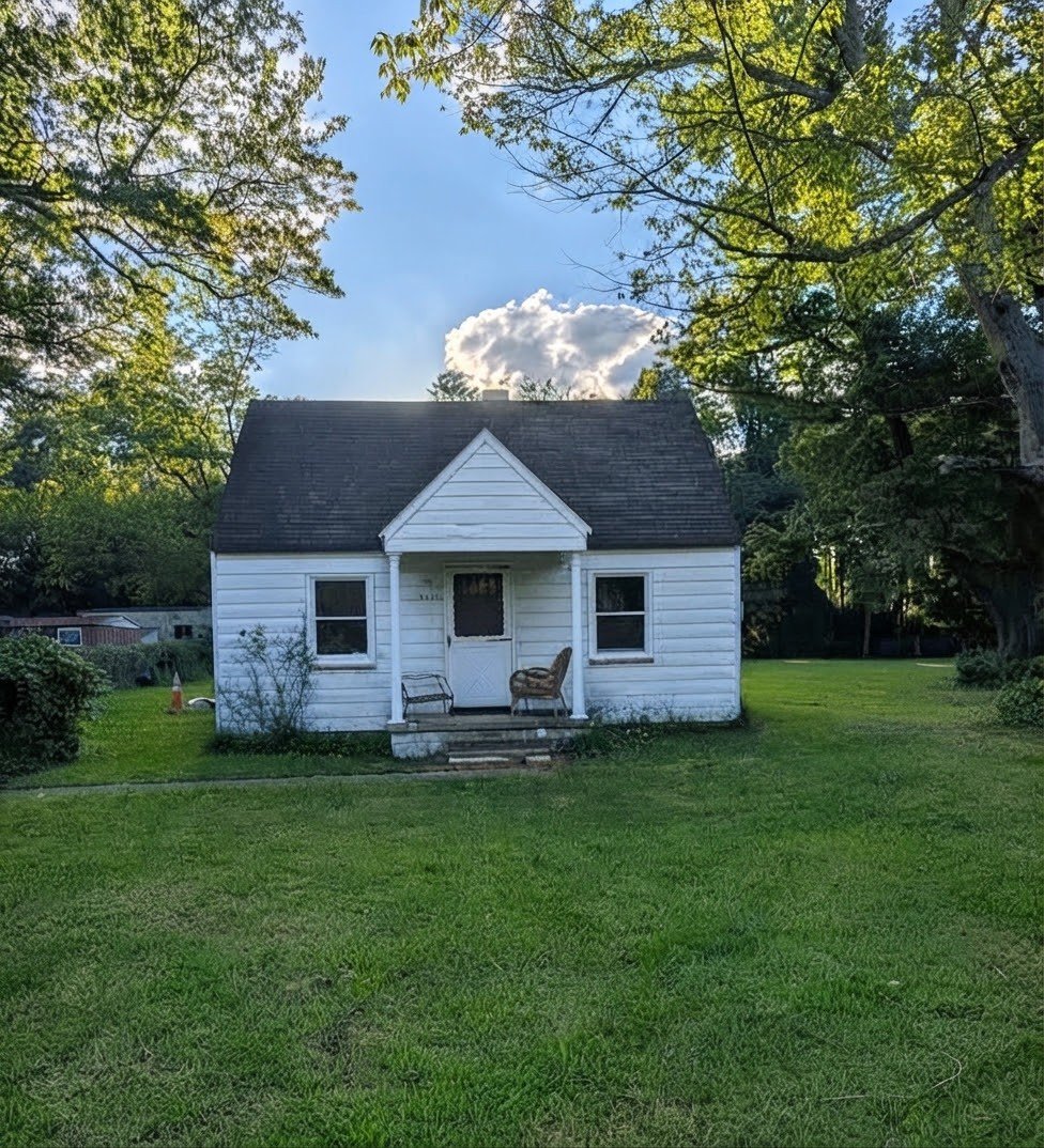 Fairfax House: 5422 ruby drive