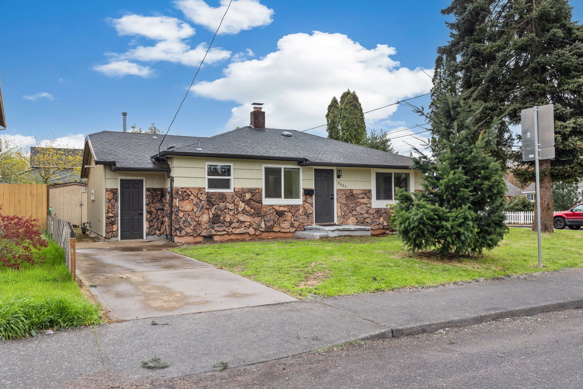 Portland House: 8625 SE Knapp St