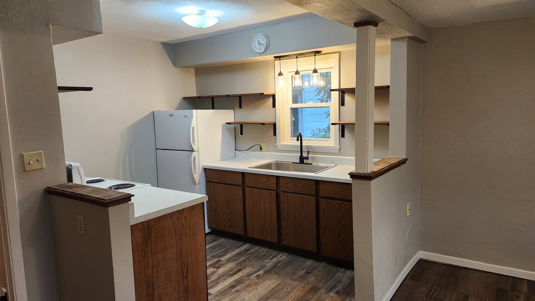 Decorah Apartment: 501 Center Ave