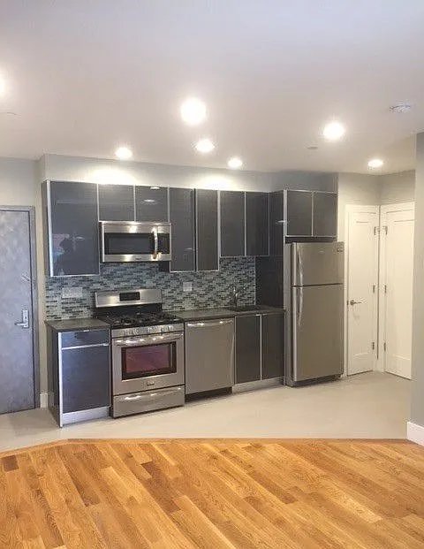 Astoria Condo: 25-77 36th St