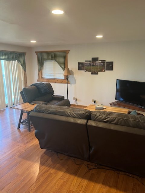 Warrens Multiplex: 466 B Overlook Ct